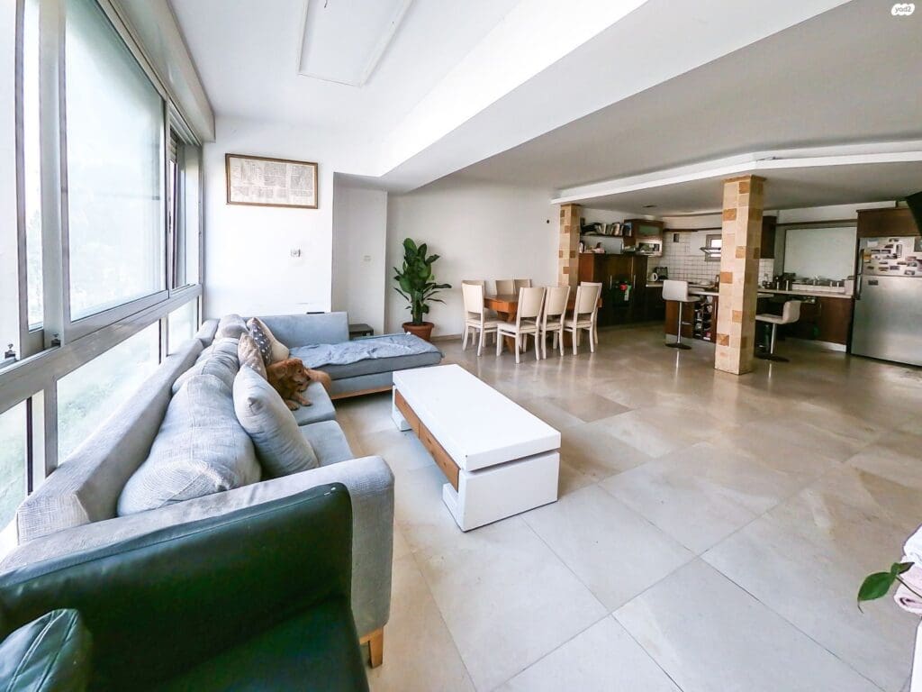 Bright living area in a Tel Aviv apartment for sale