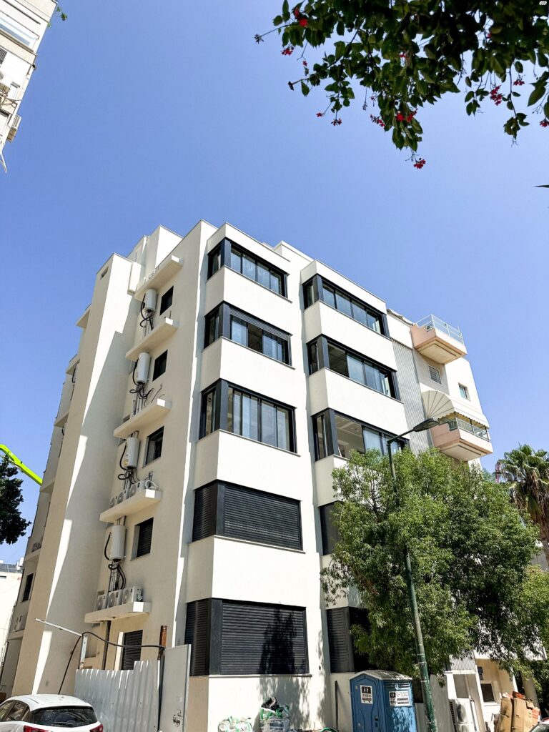 Stylish 3-room apartment in a newly built building in Tel Aviv’s Basel neighborhood, featuring 83 sqm of living space and sleek modern design.