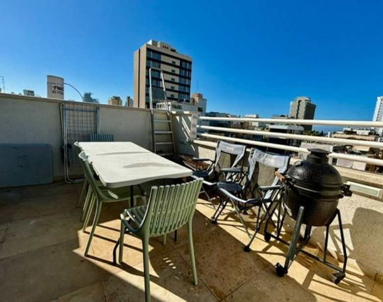 Private rooftop of a duplex apartment in North Tel Aviv, located on Ben Yehuda Street, offering city views and 20 sqm of outdoor space.