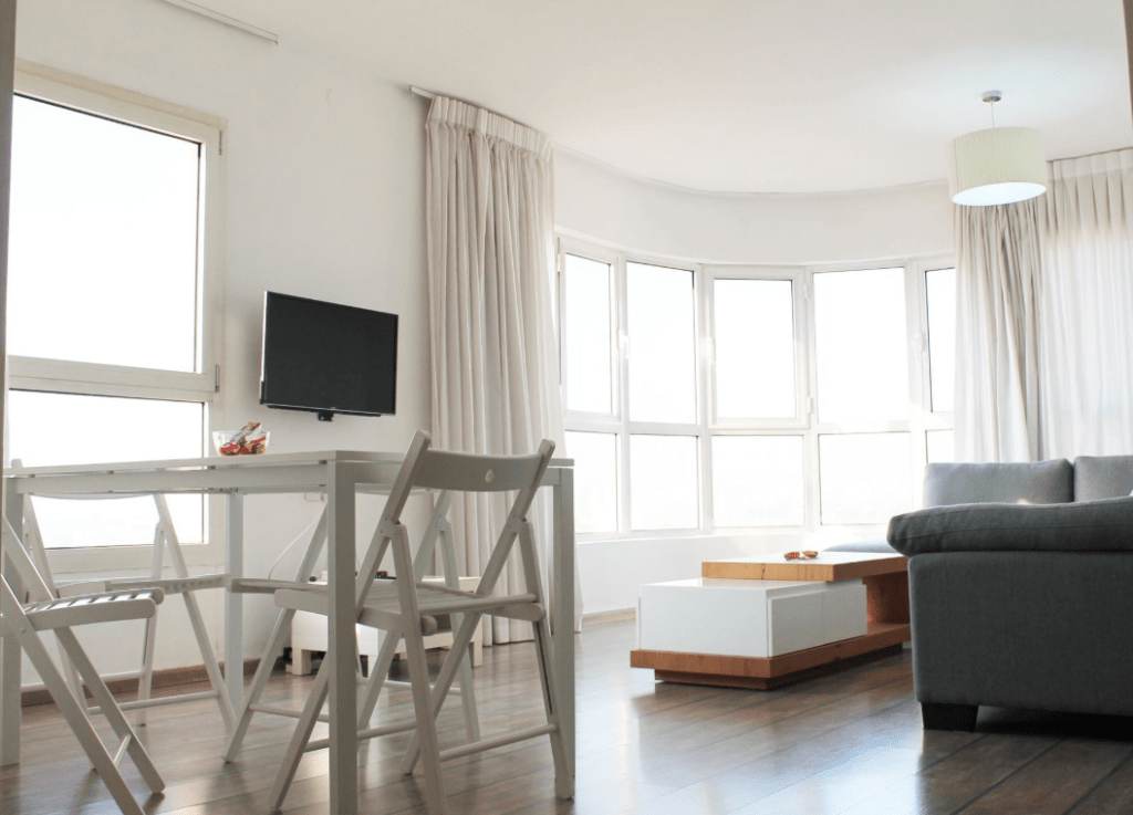 Sea view apartment for sale in Tel Aviv near Metzitzim Beach.