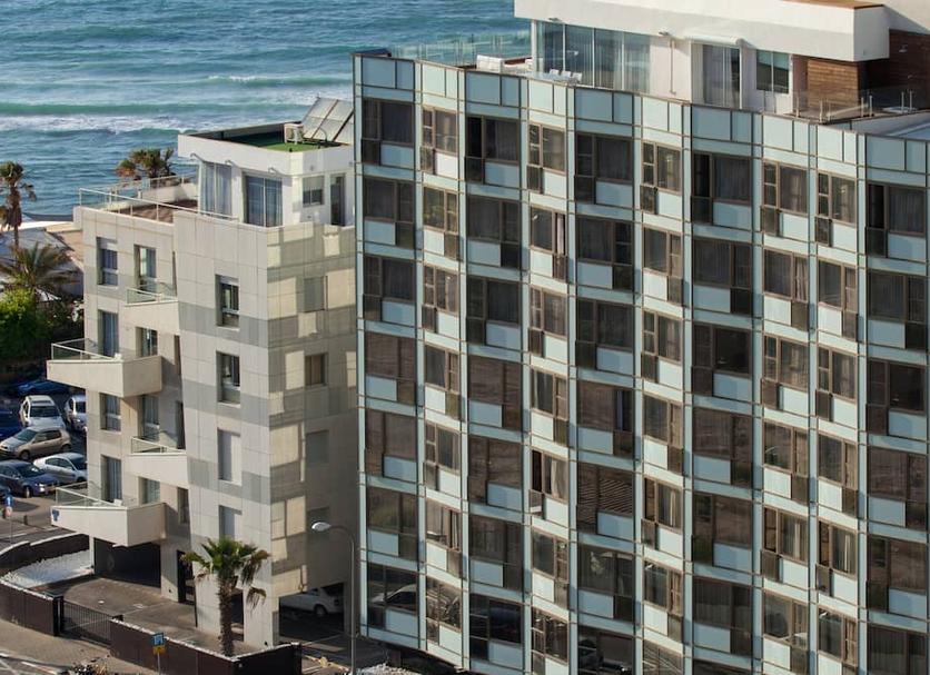 Beachfront apartment for sale in Tel Aviv near Metzitzim Beach and the Tel Aviv Port