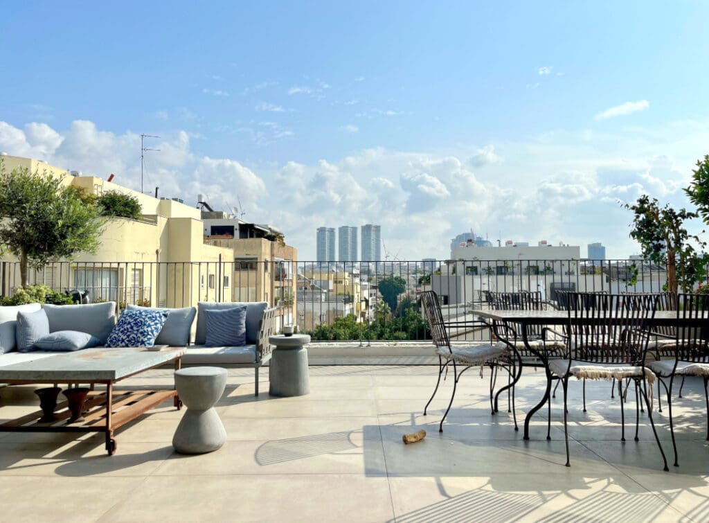 Spacious sun terrace in duplex penthouse for sale in Tel Aviv