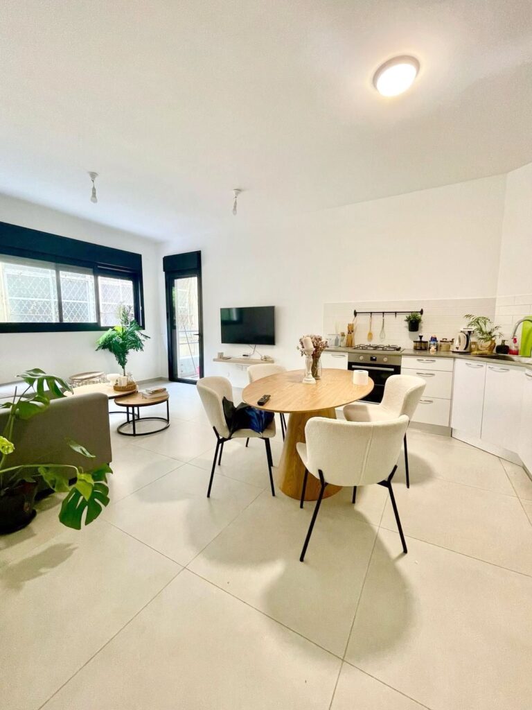 Renovated apartment in central Tel Aviv