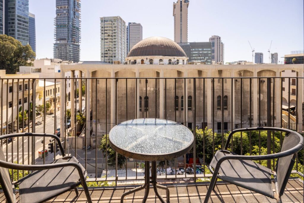 Balcony with city view in Piano House Tel Aviv