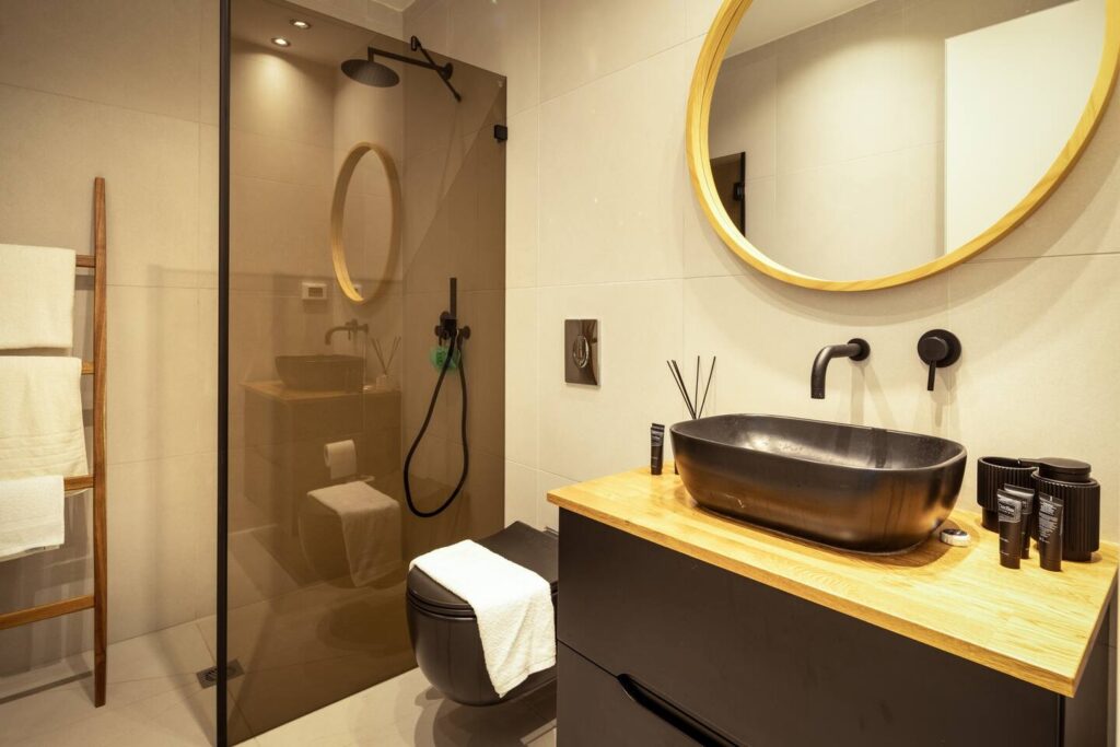 Modern bathroom in Tel Aviv rental apartment at Piano House