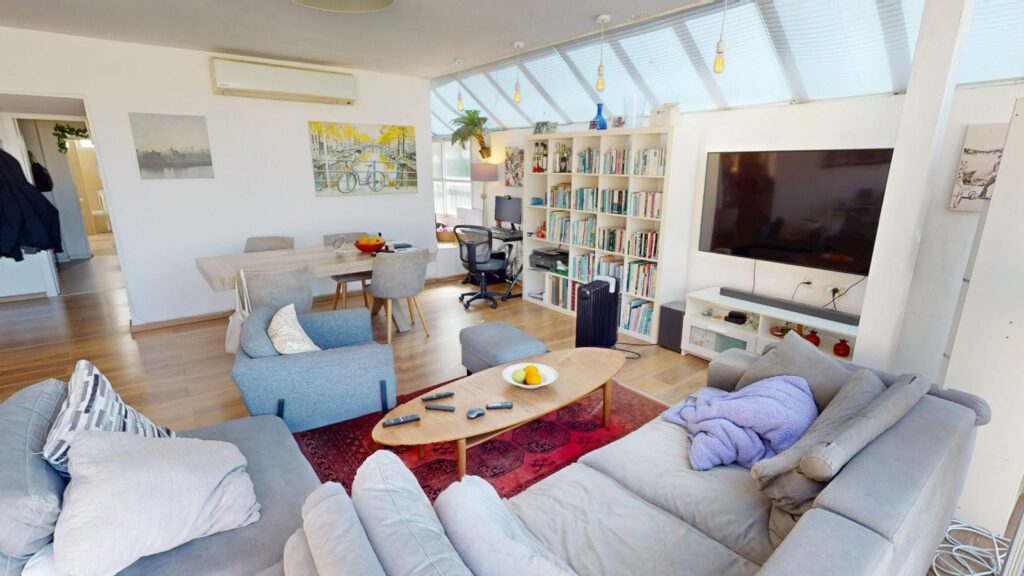 Living space with direct access to large terrace in Tel Aviv penthouse