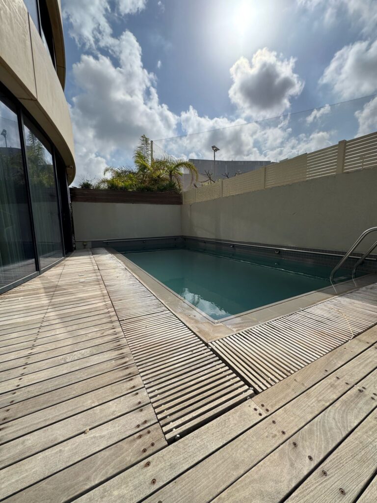 Private pool in luxury Tel Aviv garden apartment