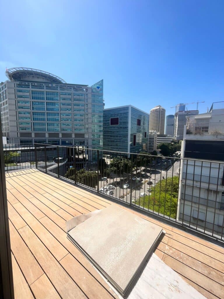 Private balcony with city view in mini penthouse for rent, Tel Aviv
