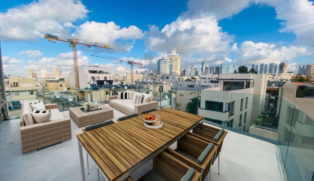 Furnished rooftop terrace with panoramic views in Tel Aviv