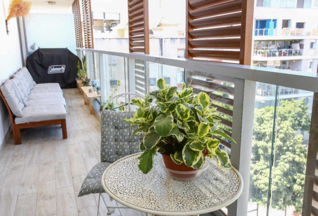 16 sqm balcony overlooking Tel Aviv cityscape