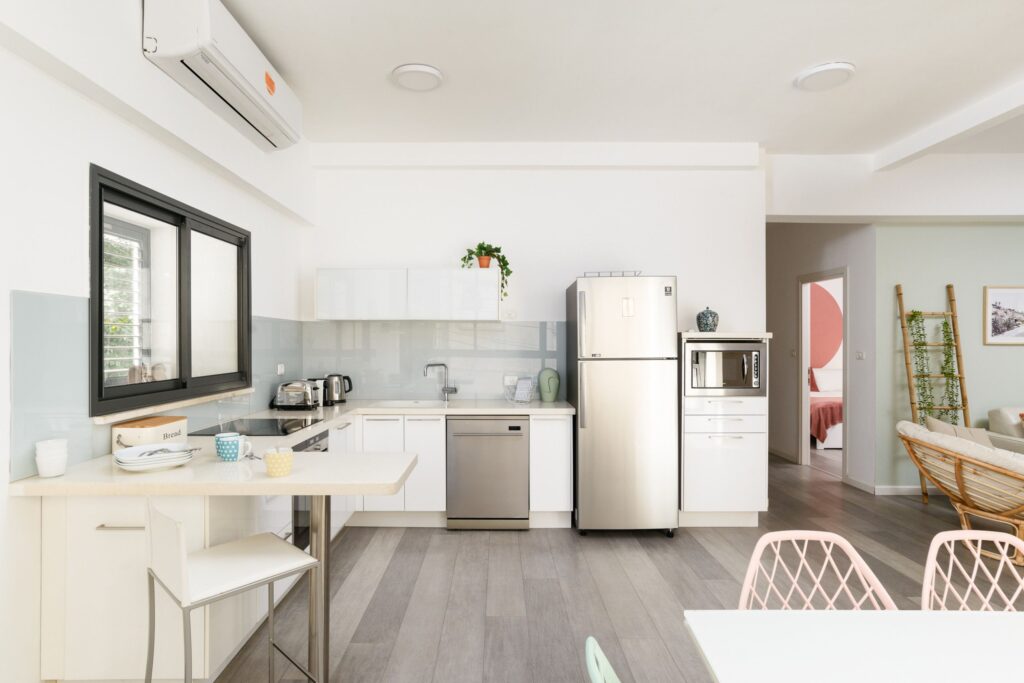 Open-plan kitchen in short term Tel Aviv rental with full amenities
