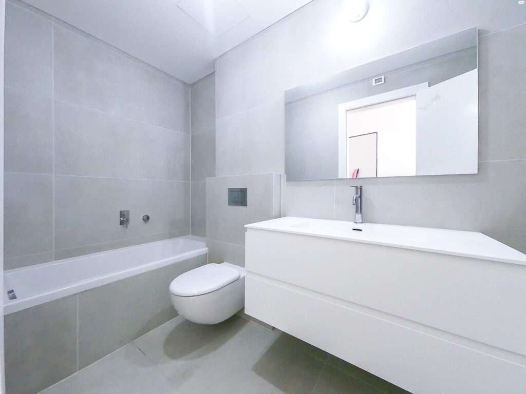 Modern bathroom with sleek design in Tel Aviv property
