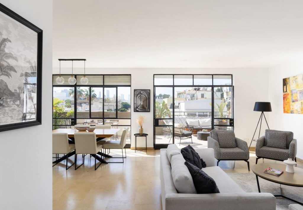 Open-plan living and dining space in luxury short term rental in Tel Aviv