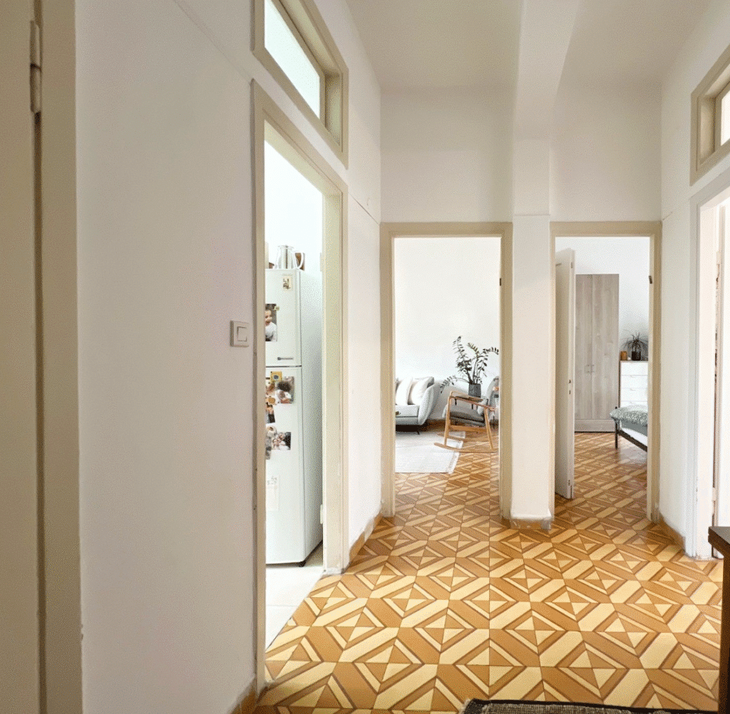 Central hallway with access to all rooms in Tel Aviv flat