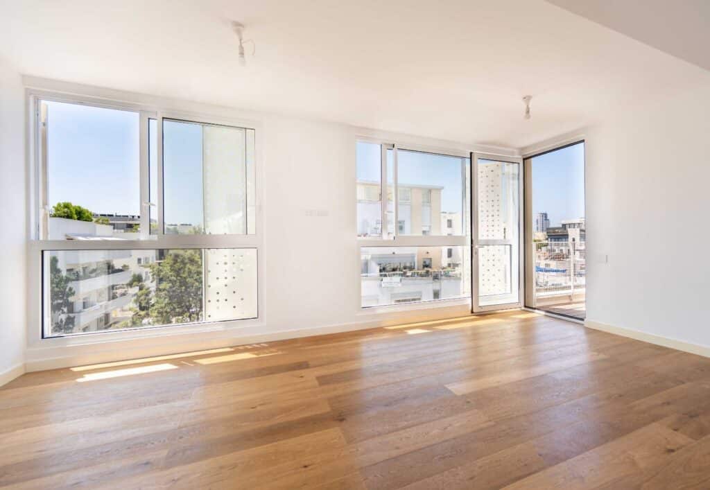 Entry-level floor of Tel Aviv penthouse with full glass access to terrace