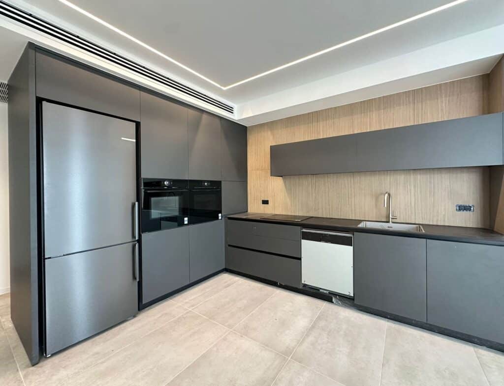 SEMEL kitchen with BOSCH and SIEMENS appliances